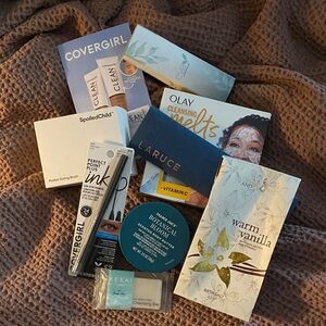 SpoiledChild Pocket Styling Brush in White